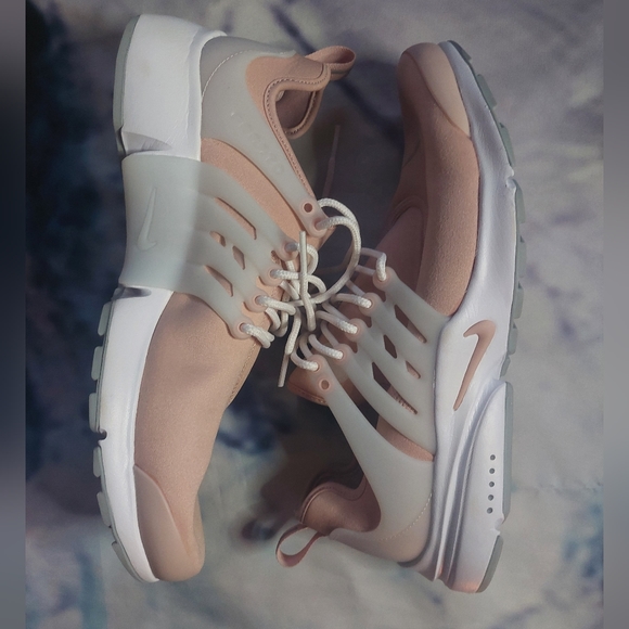 Nike Presto Pink & White - Picture 2 of 10